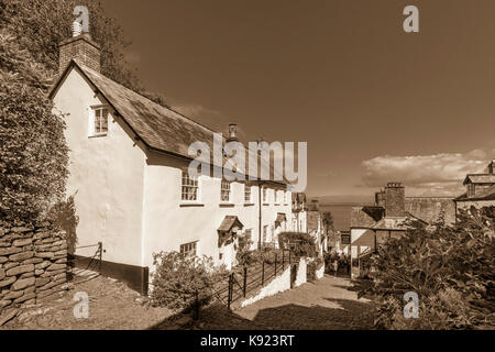 Clovelly, eine kleine Heritage Village in North Devon, eine touristische Attraktion ist berühmt für seine steilen gepflasterten Fußgängerzone Hauptstraße, Esel und Meerblick Stockfoto