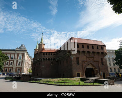 Die Krakauer Barbican, (Barbakan krakowski) Altstadt in Krakau, Polen. Stockfoto