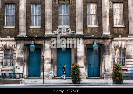 London, Großbritannien - 15 August 2017: Uppet Thmes Straße Stockfoto