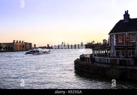 London, Großbritannien - 14 August 2017: Thames River im Osten von London Stockfoto