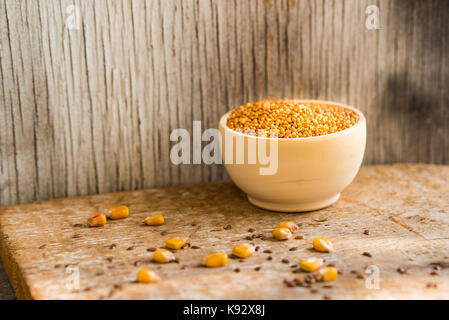 Hirse Korn in Houten Organic Food Konzept Stockfoto