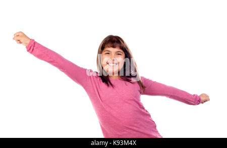 Glückliches Kind Mädchen mit rosa t-shirt ihre Arme auf weißem Hintergrund isoliert Stretching Stockfoto