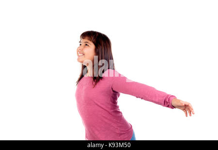 Glückliches Kind Mädchen mit rosa t-shirt ihre Arme auf weißem Hintergrund isoliert Stretching Stockfoto