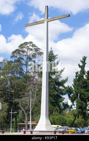 Quito, Ecuador, Oktober 14-2015: Dieses Kreuz ist in La Carolina Park entfernt und es war für die päpste Besuch in Quito 1982 gebaut. Stockfoto