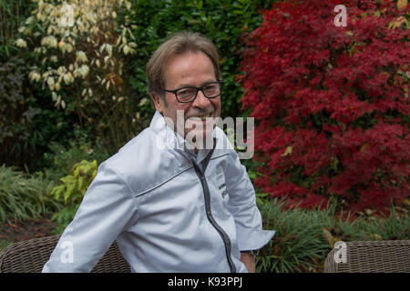 Deutsche Michelin Sterne Koch Dieter Müller, in seinem Haus, Odenthal, Deutschland Stockfoto