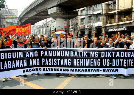 Cebu City, Philippinen. 21 Sep, 2017. Tausende von multi-sektoralen Gruppen marschieren zu Mendiola während der Feier der 45. Jahrestag des Kriegsrechts in Manila City on Sept. 21, 2017. CreditGregorio B. Dantes jr./Pacific Press/Alamy leben Nachrichten Stockfoto