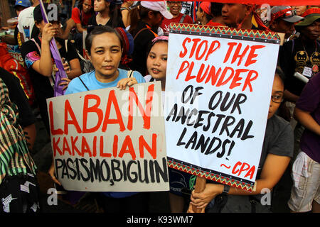 Cebu City, Philippinen. 21 Sep, 2017. Tausende von multi-sektoralen Gruppen und indigene Völker Protest in Mendiola zum Aufruf der Militarisierung in ihren Gemeinschaften zu stoppen und das Kriegsrecht in Mindanao während der Feier der 45. Jahrestag des Kriegsrechts in Manila City on Sept. 21, 2017. Die Demonstranten fordern auch die Regierung die außergerichtliche Tötung zu stoppen. CreditGregorio B. Dantes jr./Pacific Press/Alamy leben Nachrichten Stockfoto