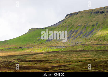 Pen-yGhent in der Nähe von Horton in Ribblesdale Yorkshire Dales National Park Yorkshire England Vereinigtes Königreich Großbritannien Stockfoto