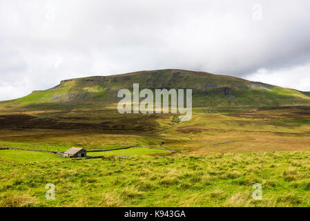 Pen-yGhent in der Nähe von Horton in Ribblesdale Yorkshire Dales National Park Yorkshire England Vereinigtes Königreich Großbritannien Stockfoto