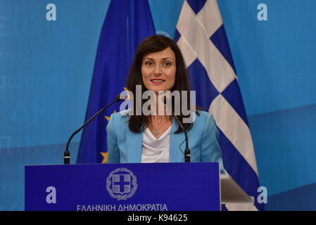 Athen, Griechenland. 21 Sep, 2017. Die EU-Kommissarin für die Digitale Wirtschaft und Gesellschaft, Mariya Gabriel während ihrer Rede. Credit: Dimitrios Karvountzis/Pacific Press/Alamy leben Nachrichten Stockfoto