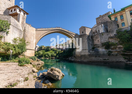 Stari Most, ein aus dem 16. Jahrhundert osmanische Brücke über den Fluss Neretva in der Stadt Mostar Stockfoto