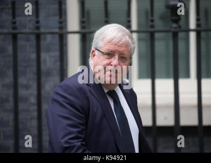 Patrick McLoughlin, Vorsitzender der Konservativen Partei und Kanzler des Herzogtums Lancaster Blätter Downing Street nach einer Kabinettssitzung Stockfoto