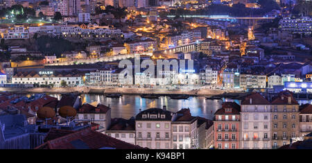 Blick auf die Stadt Vila Nova de Gaia und Port lodges Porto Portugal Stockfoto