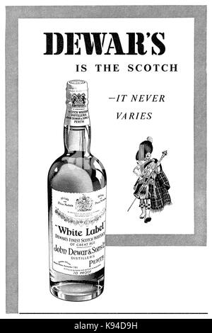 1957 britischen Werbung für dewar's White Label Scotch Whisky. Stockfoto