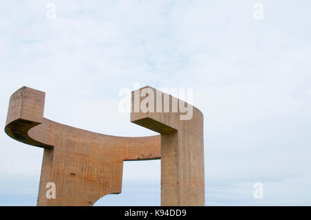 Elogio del Horizonte, Skulptur von Eduardo Chillida. Gijón, Asturien, Spanien. Stockfoto