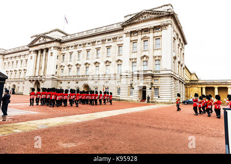 Die wachablösung der Buckingham Palace, die Wachablösung, die wachablösung London, Buckingham Palace, Buckingham Palace Guard Stockfoto