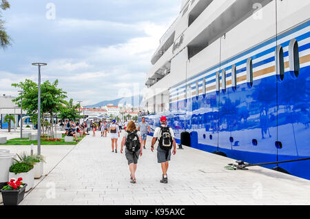 Kreuzfahrtschiff im Hafen von Split Kroatien. Stockfoto