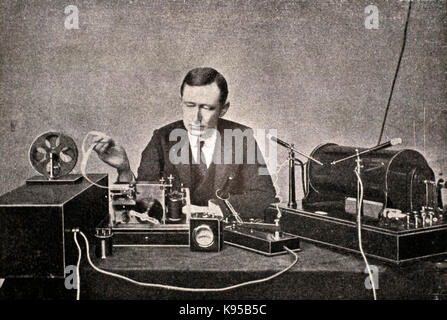 Guglielmo Marconi mit seinen ersten Sender und Empfänger telegrafische Radio Stockfoto