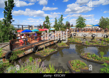 Schwimmende Gärten am Spruce Harbor Park, Penns Landing, Philadelphia, USA Stockfoto