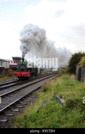 Der ir-Gomer' Blätter Ofen Abstellgleise Hof mit einer Demonstration kohlenzug. Pontypool and Blaenavon Railway. Stockfoto