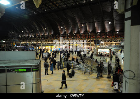 Bahnhofshalle (die "Rasen") an der Paddington Station. London. Stockfoto