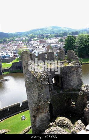 Die South East Tower gesehen von der Oberkante des inneren Östlichen Torhaus. Caerphilly Castle. Stockfoto