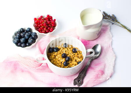 Müsli Müsli mit Beeren Obst für ein gesundes Frühstück Stockfoto