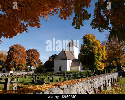 Alte historische Kirche von Husby-Ärlinghundra, etwas außerhalb von Märsta, Sigtuna Gemeinde, nördlich von Stockholm, Schweden. Stockfoto