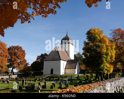 Alte historische Kirche von Husby-Ärlinghundra, etwas außerhalb von Märsta, Sigtuna Gemeinde, nördlich von Stockholm, Schweden. Stockfoto