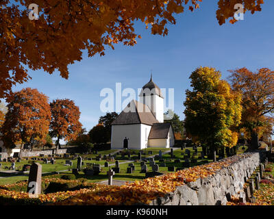 Alte historische Kirche von Husby-Ärlinghundra, etwas außerhalb von Märsta, Sigtuna Gemeinde, nördlich von Stockholm, Schweden. Stockfoto