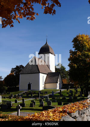 Alte historische Kirche von Husby-Ärlinghundra, etwas außerhalb von Märsta, Sigtuna Gemeinde, nördlich von Stockholm, Schweden. Stockfoto