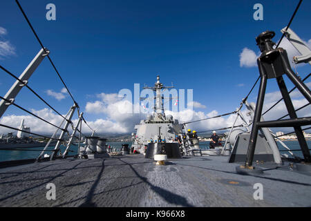Der Arleigh-burke-Klasse geführte Anti-raketen-Zerstörer USS Shoup (DDG86) Stockfoto