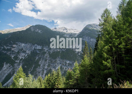 Das Stilfser Joch, eines mit 76 Haarnadel kurven Es ist eine Auto und Motorrad Fan traum Laufwerk und einer der Alpen Ultra hohe Pässe, von Italien in die Schweiz Stockfoto