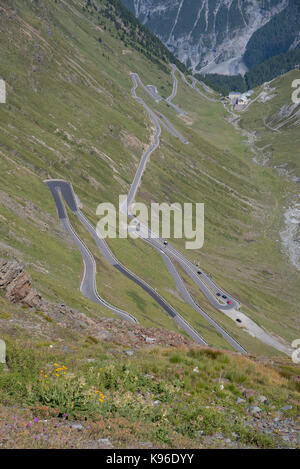 Das Stilfser Joch, eines mit 76 Haarnadel kurven Es ist eine Auto und Motorrad Fan traum Laufwerk und einer der Alpen Ultra hohe Pässe, von Italien in die Schweiz Stockfoto