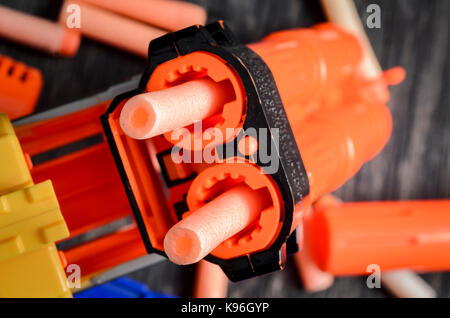 Nerf Dart Pistole und Schaum Kugeln Stockfoto