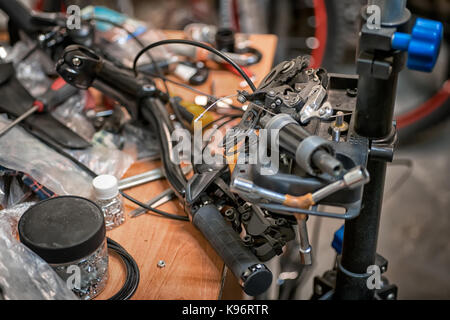 Bikes workshop. Parts and tools on the table, industrial still life Stockfoto