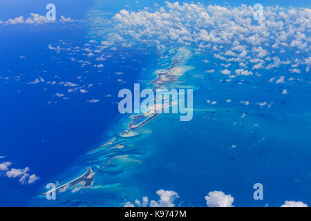 Luftaufnahme der Bahamas und des Atlantischen Ozeans an einem klaren, sonnigen Tag, Commonwealth of the Bahamas, Lucayan Archipel Stockfoto