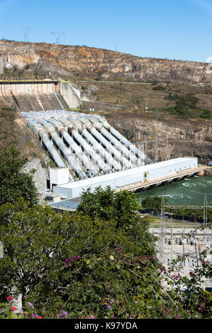 Den unteren Teil, penstocks von Furnas Wasserkraftwerk Stausee, Rio Grande, Minas Gerais, Brasilien. Stockfoto