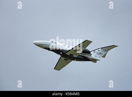 Eine Cessna Mustang auf Charter fährt Inverness Dalcross Flughafen en-Route in die USA. Stockfoto