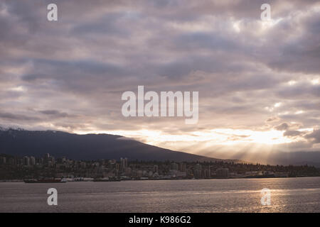 Blick auf die Stadt bei Sonnenuntergang Stockfoto