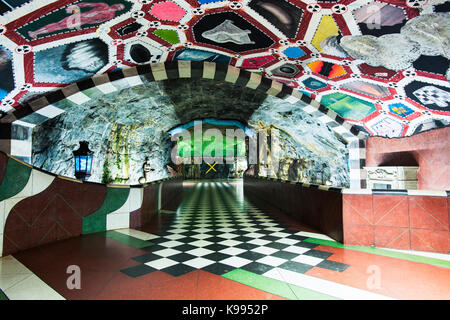 Kungstradgarden Station auf der Stockholmer U-Bahn, oder T-Bana, in Schweden. Der Stockholmer U-Bahn ist als die längste Art Museum in der Welt zu sein. Stockfoto