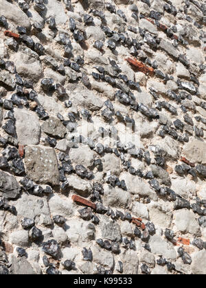 Stein mauer Muster Textur der Kirche; England; Essex Stockfoto
