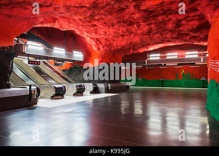 Solna Centrum Station an der Stockholmer U-Bahn, oder T-Bana, in Schweden. Der Stockholmer U-Bahn ist als die längste Art Museum in der Welt zu sein. Stockfoto