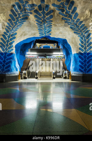 T-Centralen Station auf der Stockholmer U-Bahn, oder T-Bana, in Schweden. Der Stockholmer U-Bahn ist als die längste Art Museum in der Welt zu sein. Stockfoto