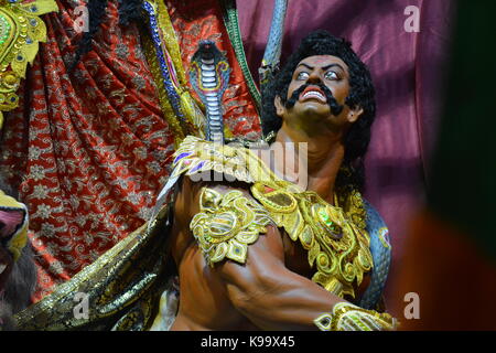 Kalkutta, Indien. 22. September 2017. Incredible India. Eine Puja pandal, geschmückt mit Göttinnen Durga Idol vor dem Hindu festival Durgapuja. durgapuja Eine internationale Karneval und feiern am 26. September 2017 beginnen wird. Credit: rupa Ghosh/alamy Leben Nachrichten. Stockfoto