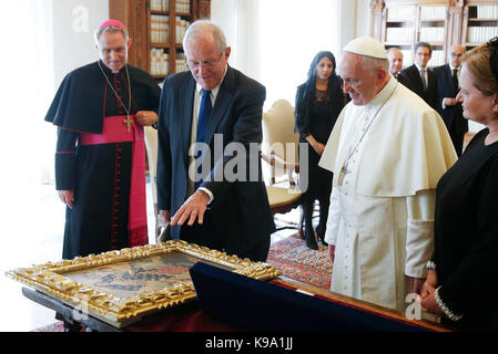 Vatikanstadt. 22 Sep, 2017. Papst Franziskus trifft PEDRO PABLO KUCZYNSKI Präsident der Republik von Peru im Vatikan Credit: Evandro Inetti/ZUMA Draht/Alamy leben Nachrichten Stockfoto