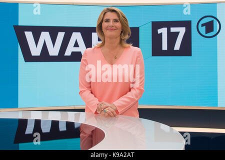 Berlin, Deutschland. 22 Sep, 2017. Tina Hassel, 22.09.2017, Foto und drücken Sie die Taste Datum des ARD-Hauptstadtstudios sollen sie kuenftig, Wahl 2017, Bundestagswahl 2017, Quelle: Uwe Koch/Alamy leben Nachrichten Stockfoto