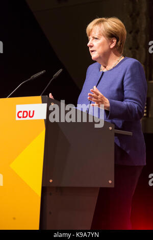 Neuss, Deutschland. 21. September 2017. Bundeskanzlerin Angela Merkel besucht eine Sammlung für die Bundestagswahl im Swissotel Düsseldorf/Neuss. Stockfoto