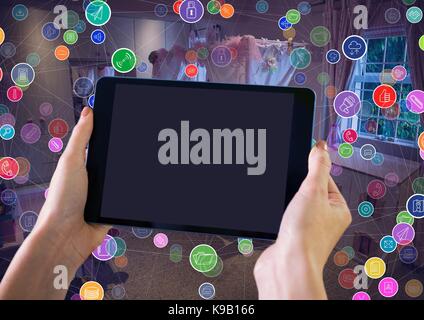 Digital composite einer Hand, die Tablette mit Stecker Stockfoto