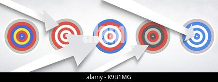 Digital composite der Reihe der fünf Ziele mit Pfeilen Stockfoto
